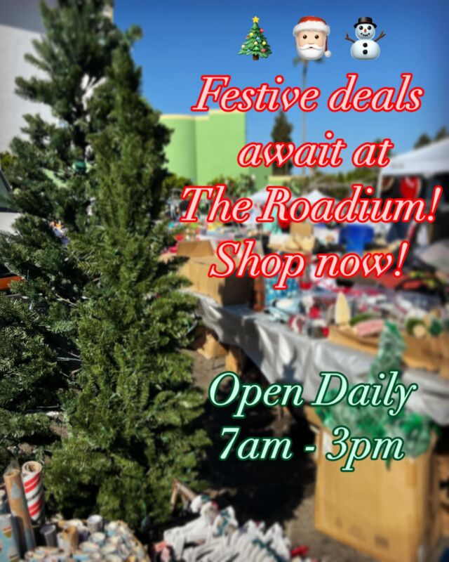 🎄 Discover the magic of the season with holiday finds at The Roadium! Shop now and make your holidays sparkle. ✨#theroadium #roadium #openairmarket #shop #shoplocal #shopsmall #holiday