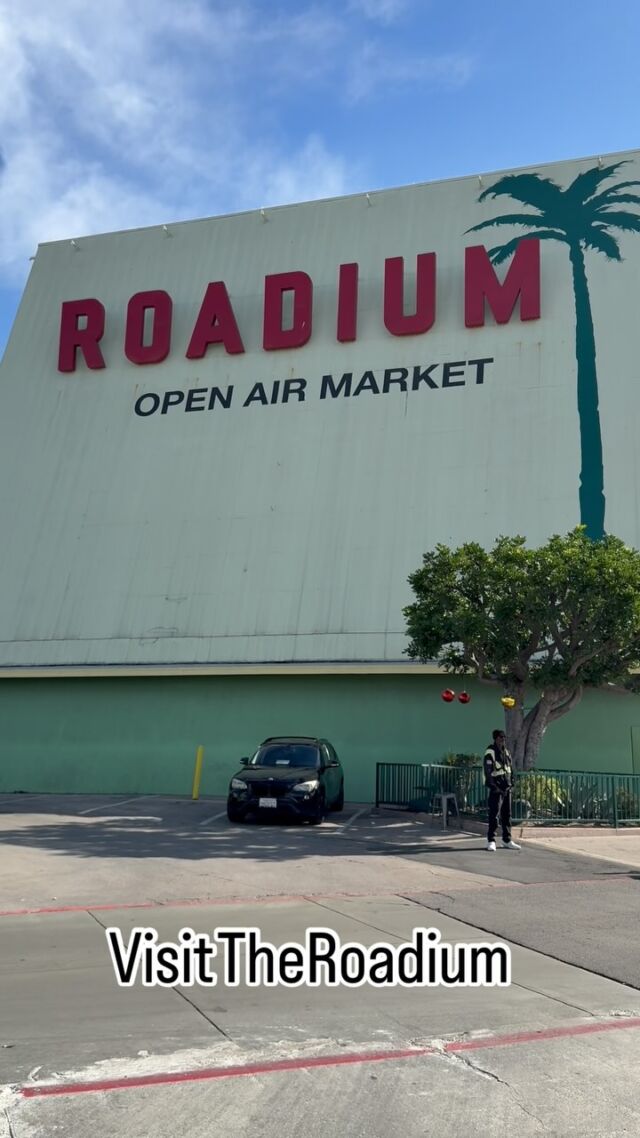 Visit The Roadium in Torrance for vintage, used, and new products! Open daily from 7 AM to 3 PM. Come find your next treasure! #theroadium #roadium #openairmarket #shop #shopsmall #shoplocal #opendaily